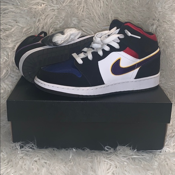 Air Jordan 1 Mid - Picture 2 of 3